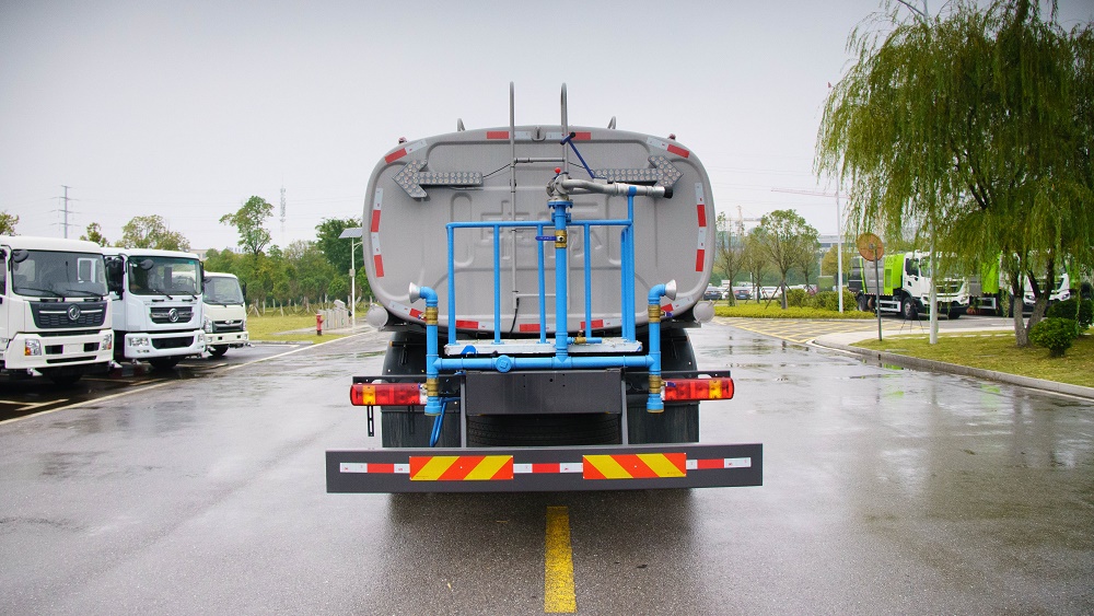 中标18吨环卫道路洒水车